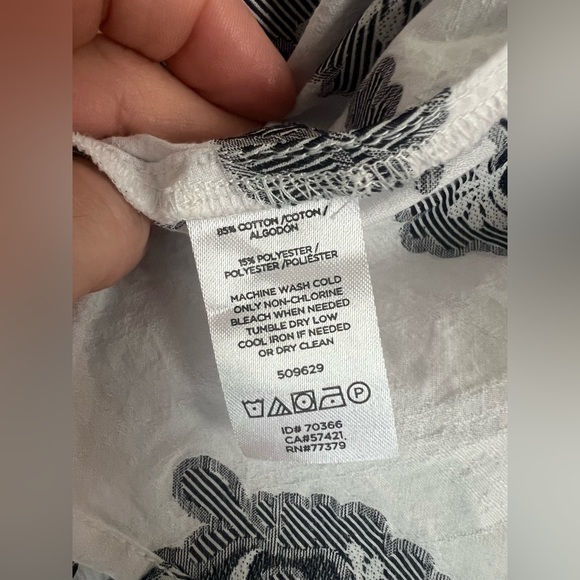 Ann Taylor Black White Floral Wrap Top Short Sleeve Size 10 - Picture 7 of 9